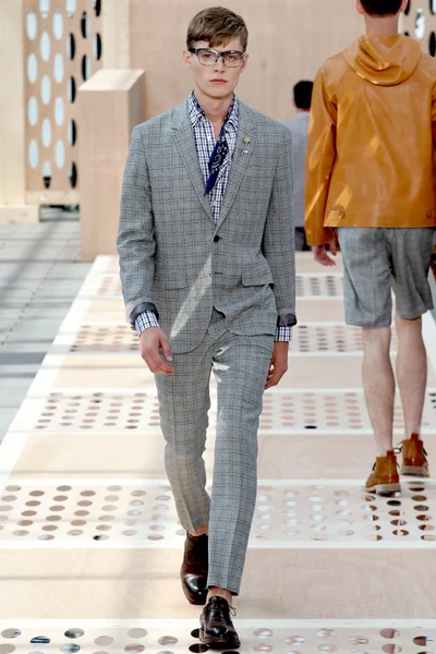 Look 11